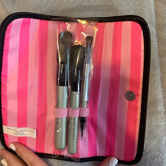 Victoria Secret makeup bag and makeup brushed - Picture 4 of 5